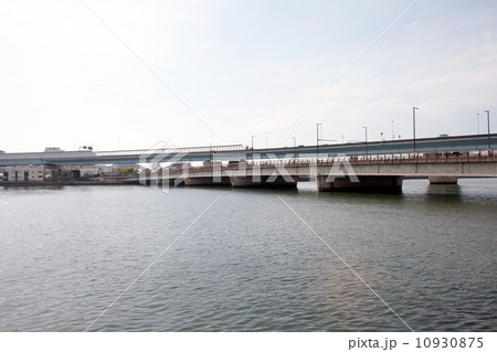 室見川河口と福岡都市高速 10930875