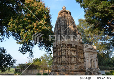 高い塔シカラを持つカジュラーホーのアーディナータ寺院 高い塔シカラを持つカジュラーホーのアーディナータ寺院 10932165