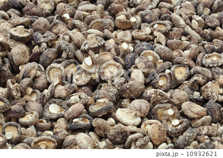 Dried Shiitake Mushrooms 10932621