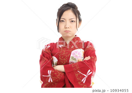 浴衣を着た、怒る女性 10934055