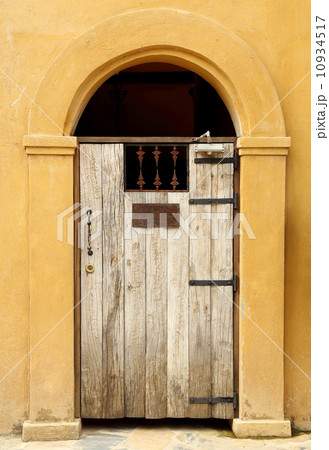 antique wooden door 10934517