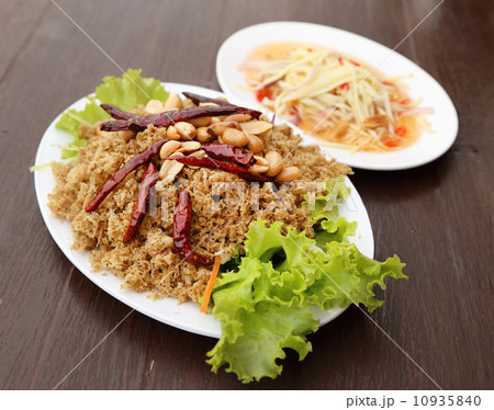 Crispy catfish salad with green mango 10935840