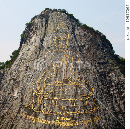 130 mtr high golden Buddha laser carved and inlayed with gold on 10937067