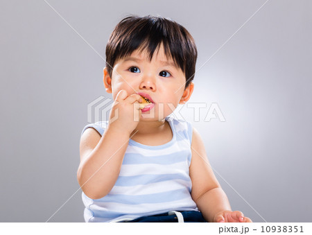 Little cute kid eating cookie 10938351