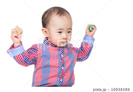 Asia baby boy throwing toy block 10938389