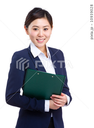 Businesswoman holding clipboard 10939028