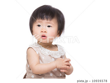 Asia baby girl clapping hand Asia baby girl clapping hand 10939378