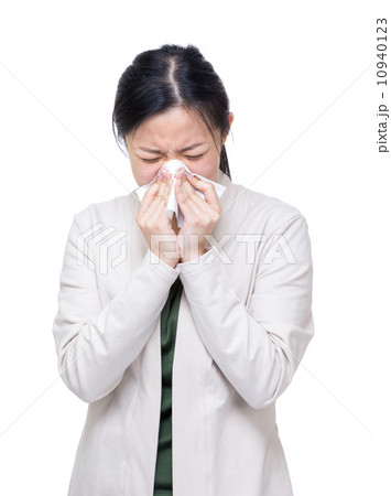 Woman sneeze 10940123