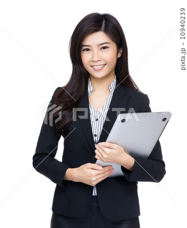 Asia businesswoman with laptop 10940239