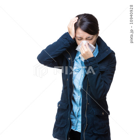 Asia woman sneeze and headache 10940928
