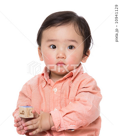 Asian baby boy play with wooden toy block 10941129