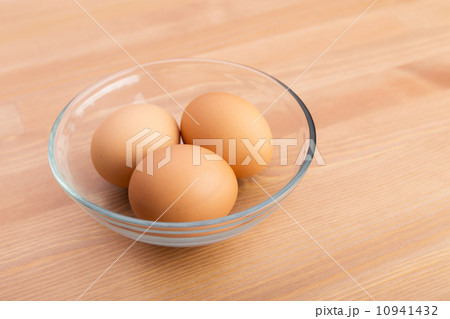 Egg in bowl Egg in bowl 10941432