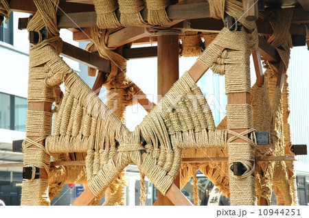 京都祇園祭　鉾建て 10944251