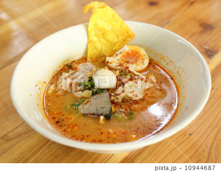 pork noodles with spicy lemon grass soup 10944687