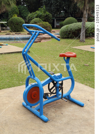 exercise equipment in public park 10949313
