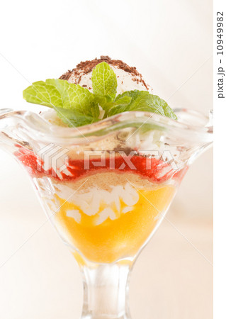 fruit dessert fruit dessert 10949982