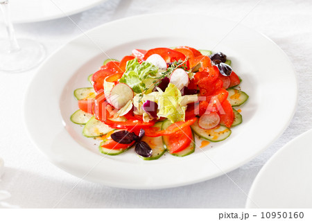 fresh salad 10950160