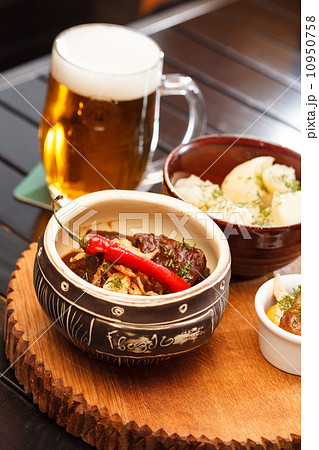 beef with sauce beef with sauce 10950758