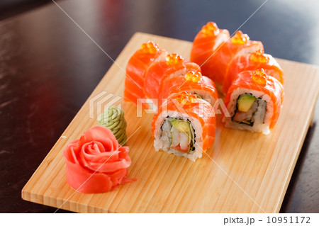 sushi on the wood board 10951172