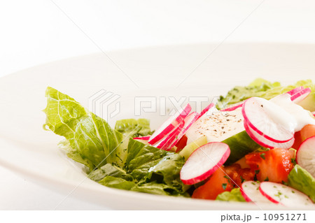 salad with radish 10951271