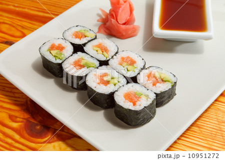 tasty sushi 10951272