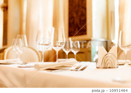 restaurant interior restaurant interior 10951464