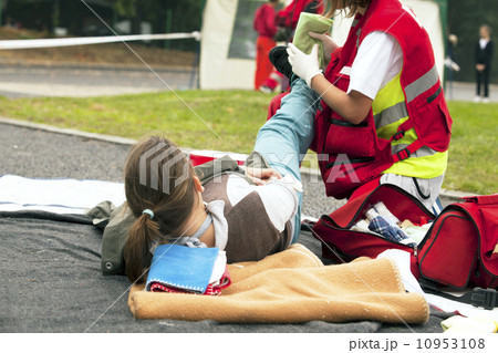 sports injury first aid 10953108