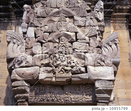 ピーマイ歴史公園の中央祠堂のまぐさ石 10955799