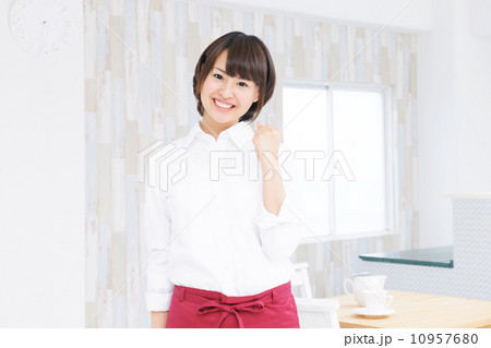 若い女性 10957680