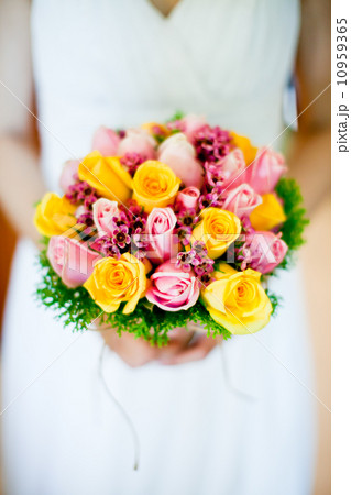 Bride with bouquet 10959365