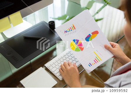 Business woman  working in office with financial diagram 10959592