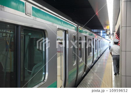 電車と乗務員の画像 電車と乗務員の画像 10959652