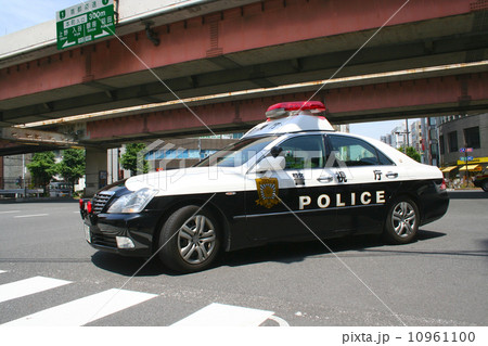 パトカー走行シーン 10961100