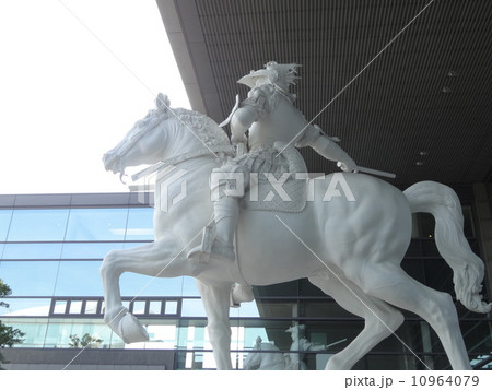 マルタ騎士騎馬像　新品　未開封 Amazon.co.jp: レトロなローマのカタフラクト兵士の像中世の鎧馬の彫刻