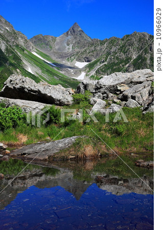天狗原・氷河公園の池に映る槍ヶ岳 天狗原・氷河公園の池に映る槍ヶ岳 10966029