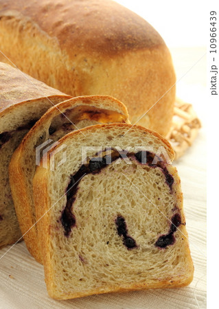 手作りパン 10966439