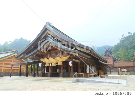 島根県：遷宮後の出雲大社 10967589