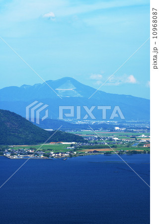 伊吹山と琵琶湖 10968087