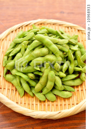 国産浜松産の大粒の朝獲れ枝豆（枝葉付き）です。※茹でたて。 10968933