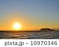 江ノ島と太陽2 10970346