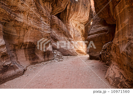 Al-Siq in Petra, Jordan 10971560