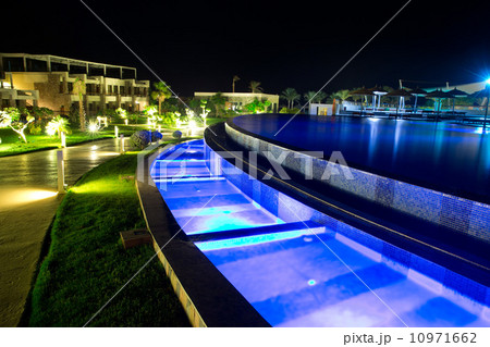 swimming pool 10971662