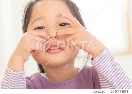 4歳 輪ゴム 女の子 4歳 輪ゴム 女の子 10972893