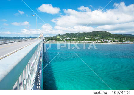 沖縄の海 瀬底大橋 沖縄の海 瀬底大橋 10974436