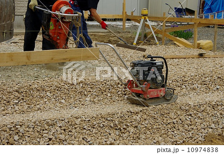 住宅の基礎作り　ベタ基礎作り 10974838