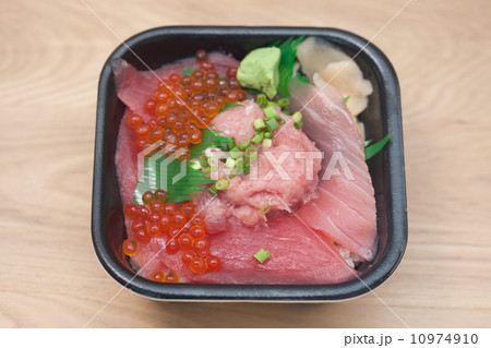 ネギトロ・イクラ丼 10974910