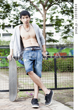 Skateboarder 10978844
