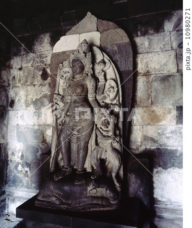 ロロ・ジョングラン寺院のドゥルガーッ像 10980271