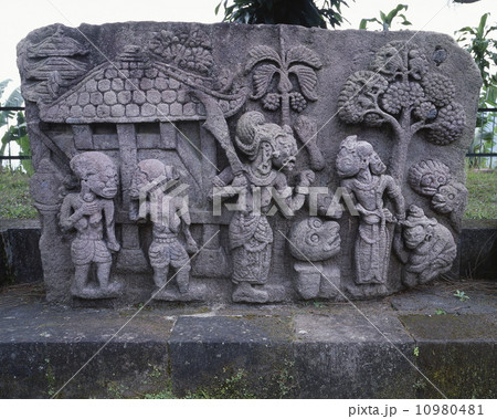 スクー寺院のスダマラ物語のレリーフ 10980481