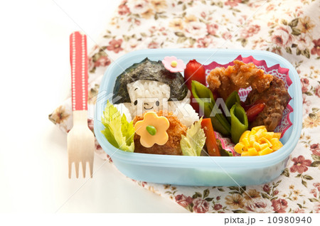 女の子モチーフの弁当 10980940